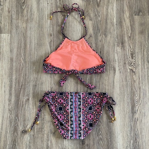 Bikini - Picture 3 of 3